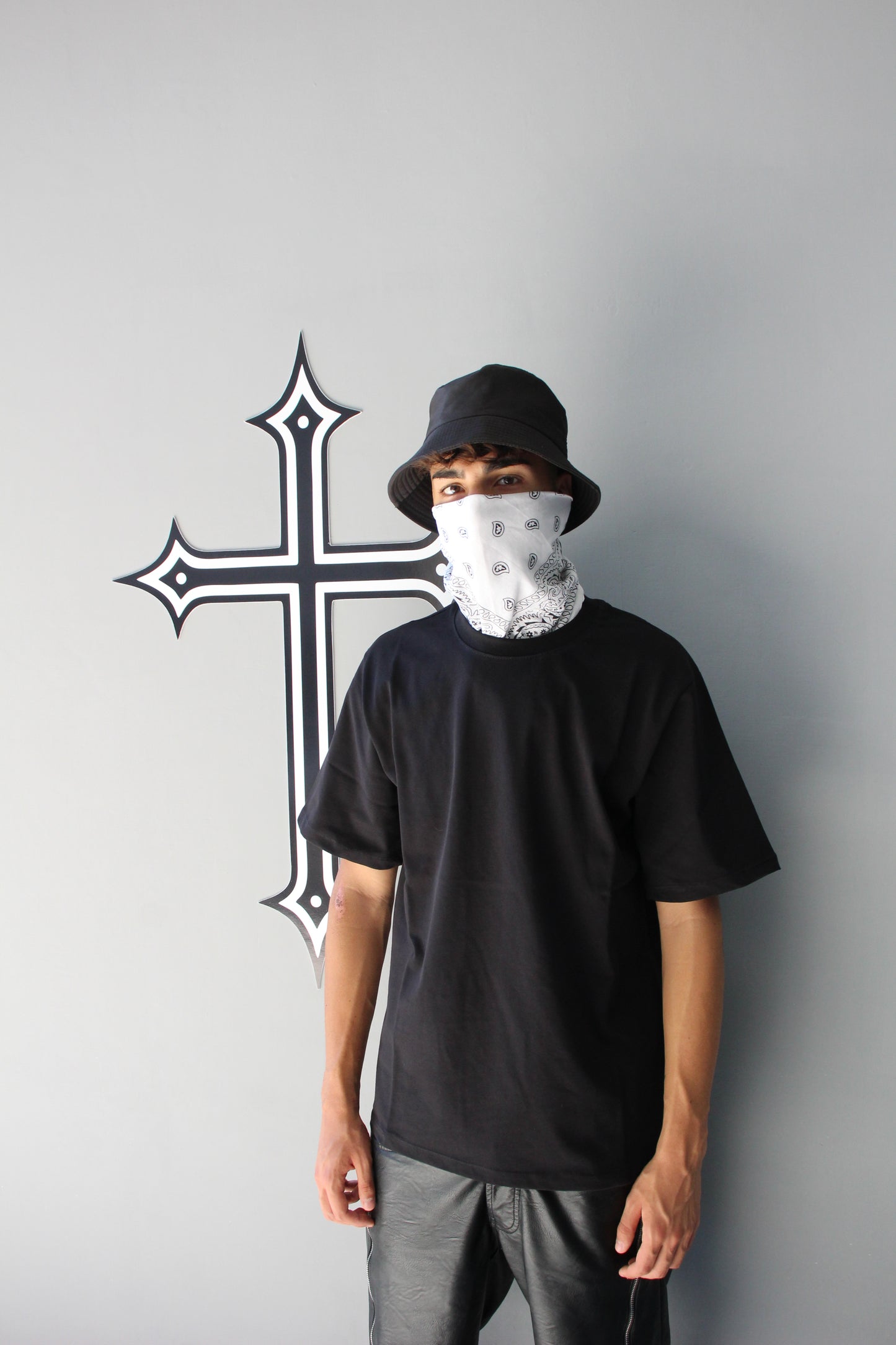 NO PRINT - BLACK TEE