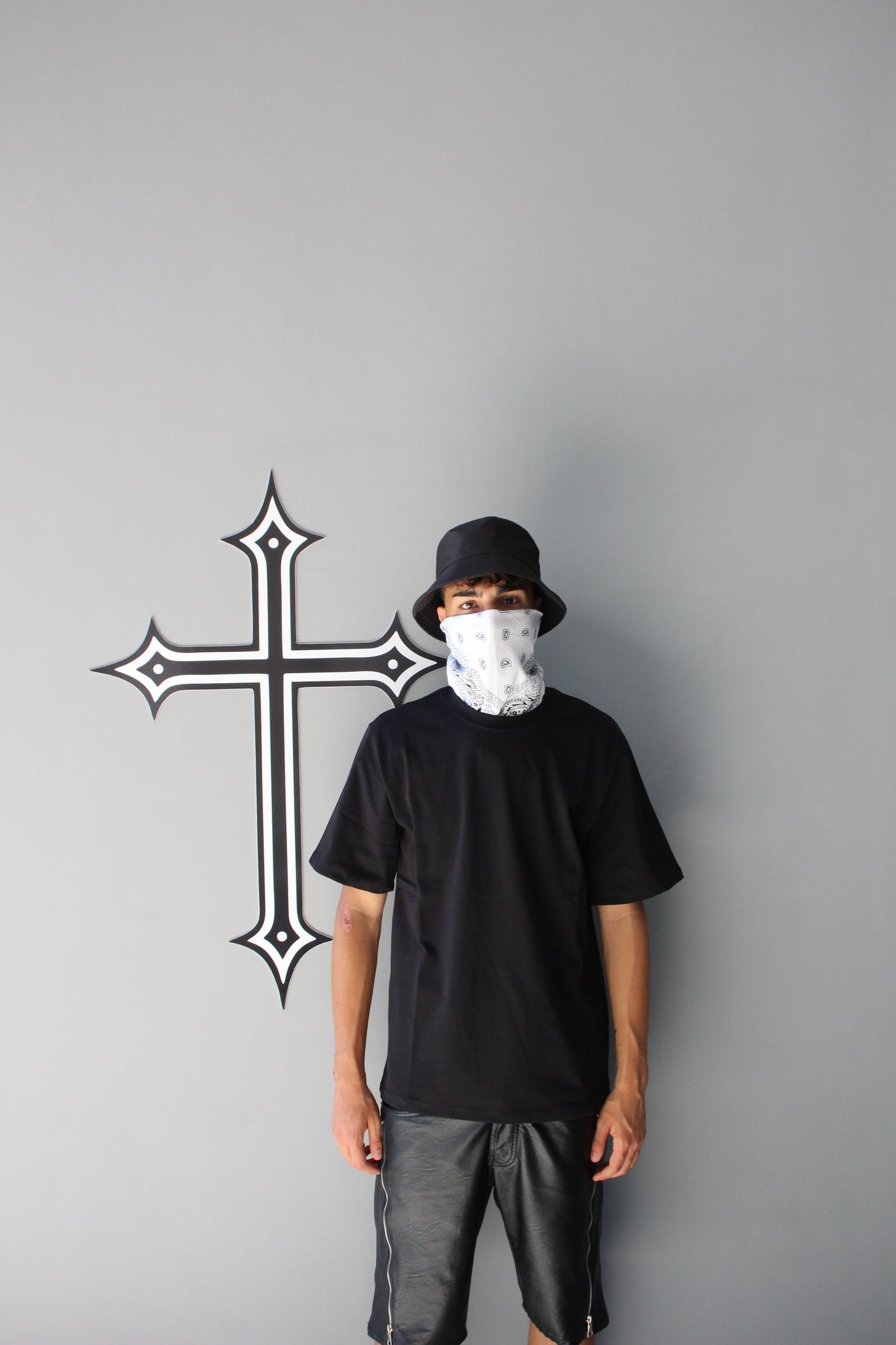 NO PRINT - BLACK TEE