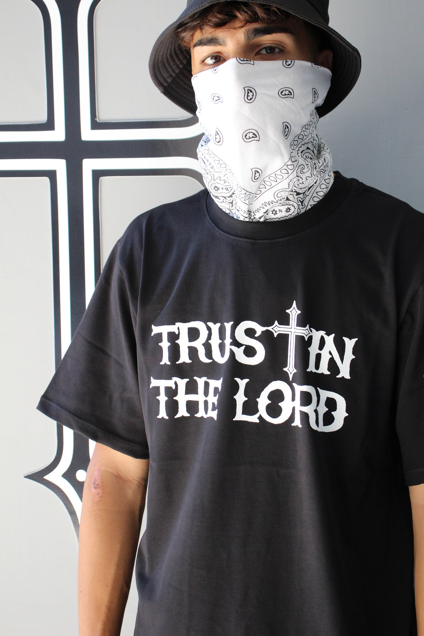 TRUST IN THE LORD - BLACK TEE